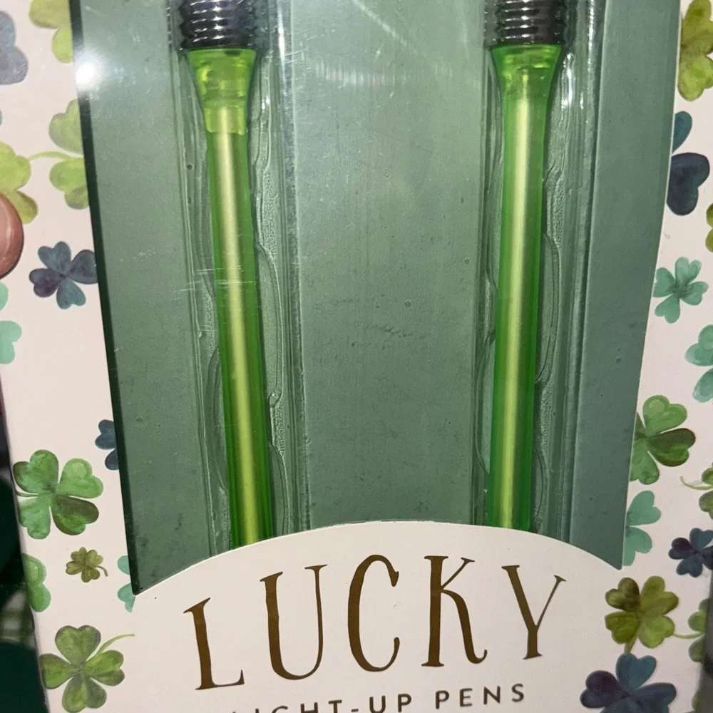 St Patrick’s Day Bundle Sparkly 4X6 wooden frame & 2 Pk Light up pens